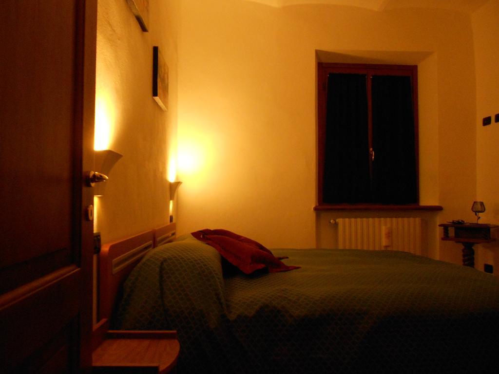 Il Grappolo In Langa Villa Monastero Bormida Room photo